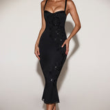Kaunistatud Peekaboo Flöödid-Äärisega Midaxi Kleidid Mustas