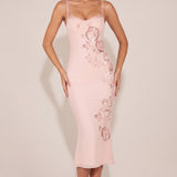 Kaunistatud Peekaboo Fluted-Hem Midaxi Kleit Roosas