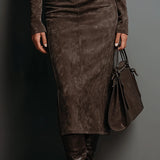 Marcelle Luxe™ | Kontuur Suede Korkeakaelusega Midi Kleid
