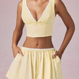 Lemon Yellow Stripe'iga kaelusdetailiga lühike topp
