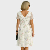 Laura | Elegantne Midi Kleit Pitsdetailidega